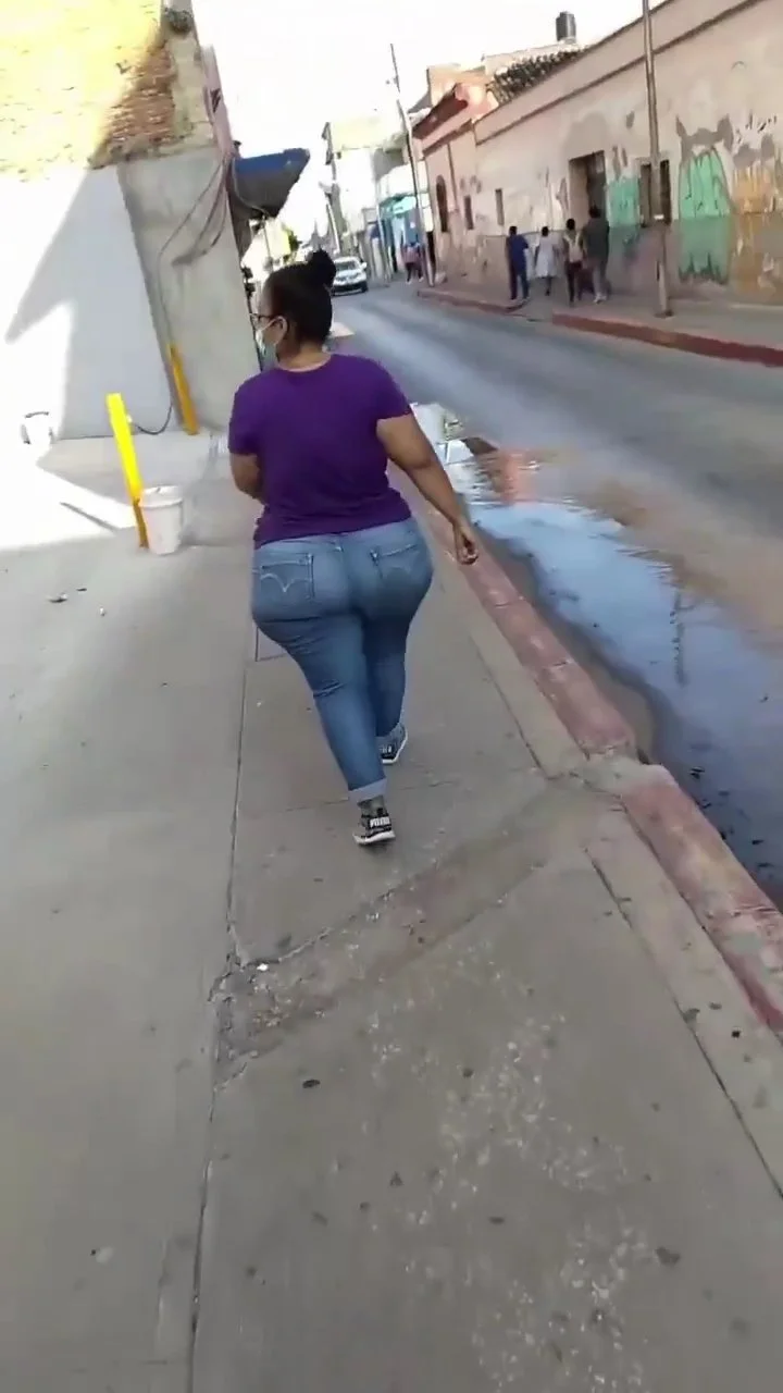 Tremendo culote de la vecina que salió a comprar 🥴🤤🥵😍 image 3