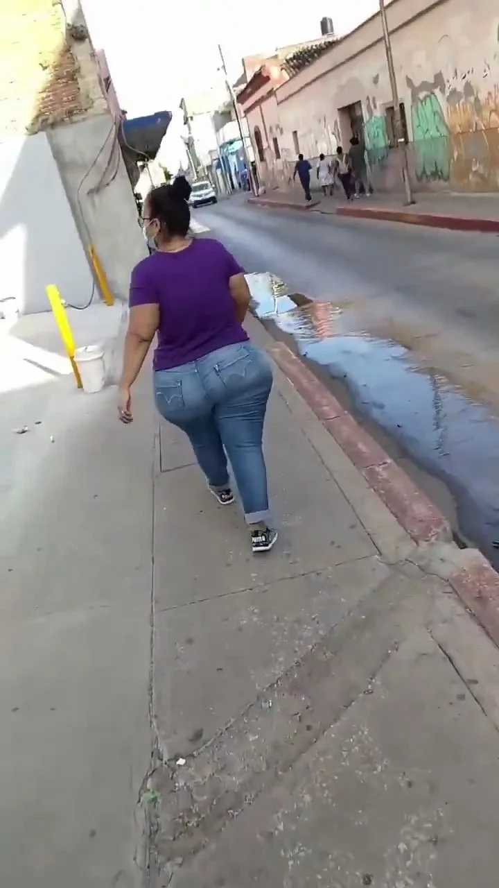 Tremendo culote de la vecina que salió a comprar 🥴🤤🥵😍 image 4