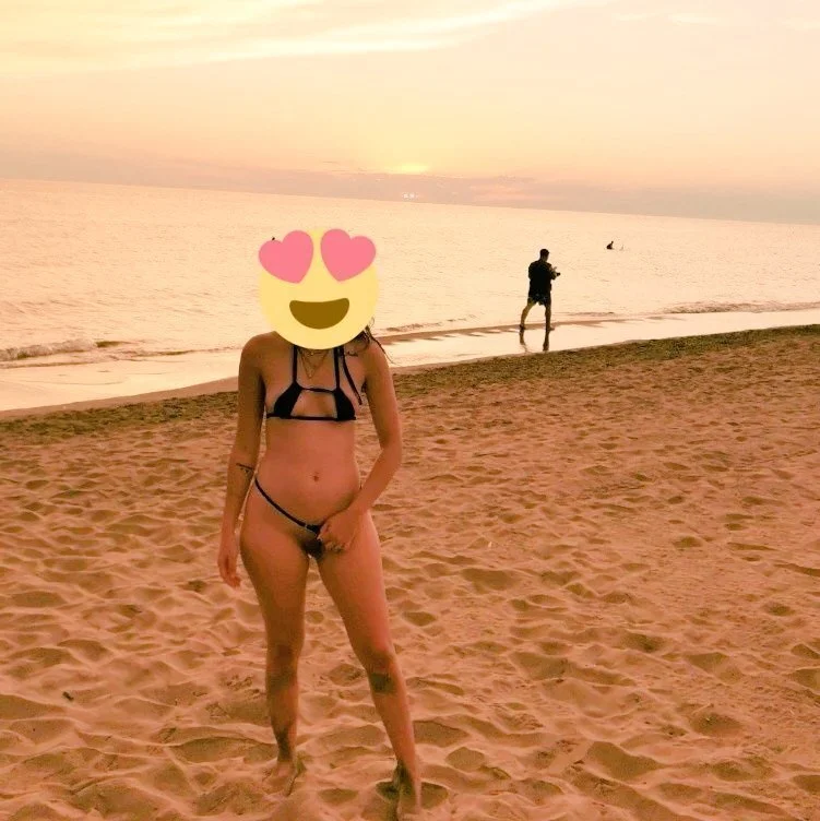 Novia exhibicionista le gusta humillar a su cornudo image 14
