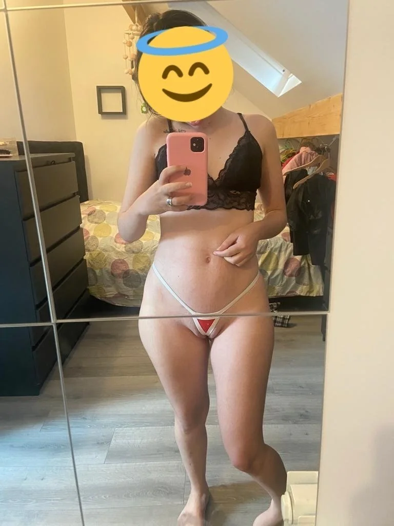 Novia exhibicionista le gusta humillar a su cornudo image 17