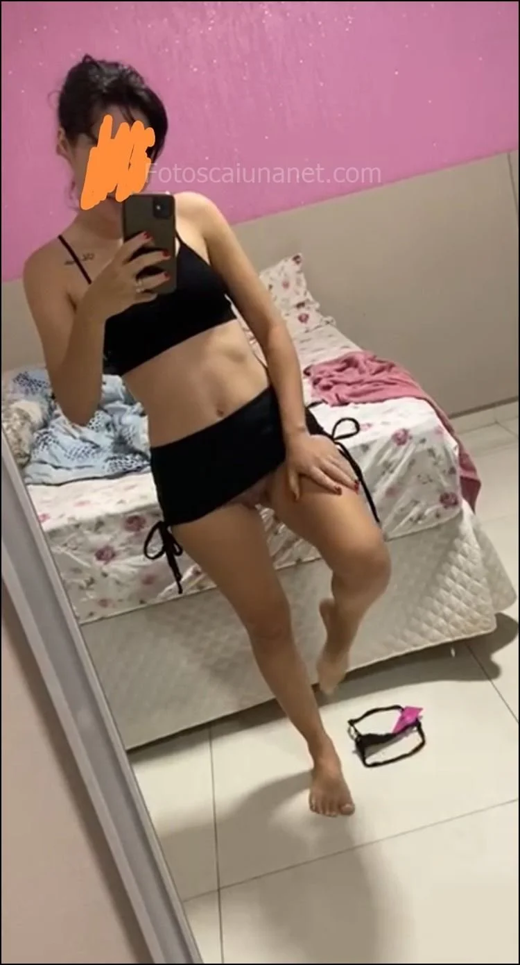 Novia exhibicionista le gusta humillar a su cornudo image 3