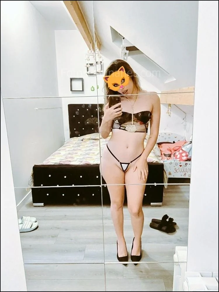 Novia exhibicionista le gusta humillar a su cornudo image 5