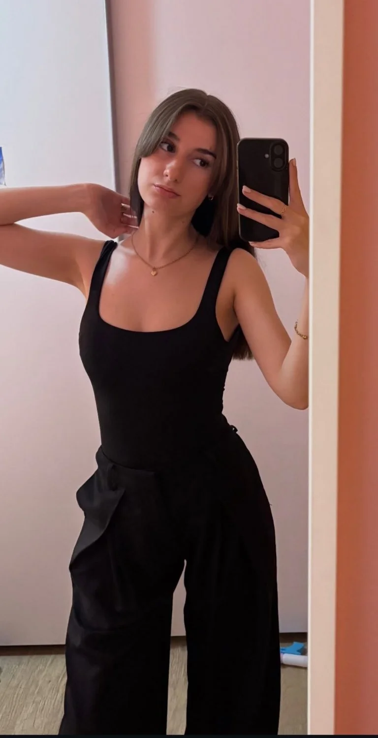 Claudia 23 exhibida image 2