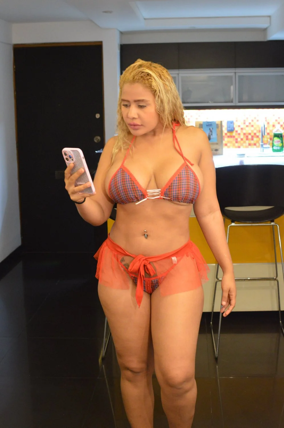 thick linda image 27