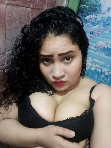 Hot Arab veiled image 7