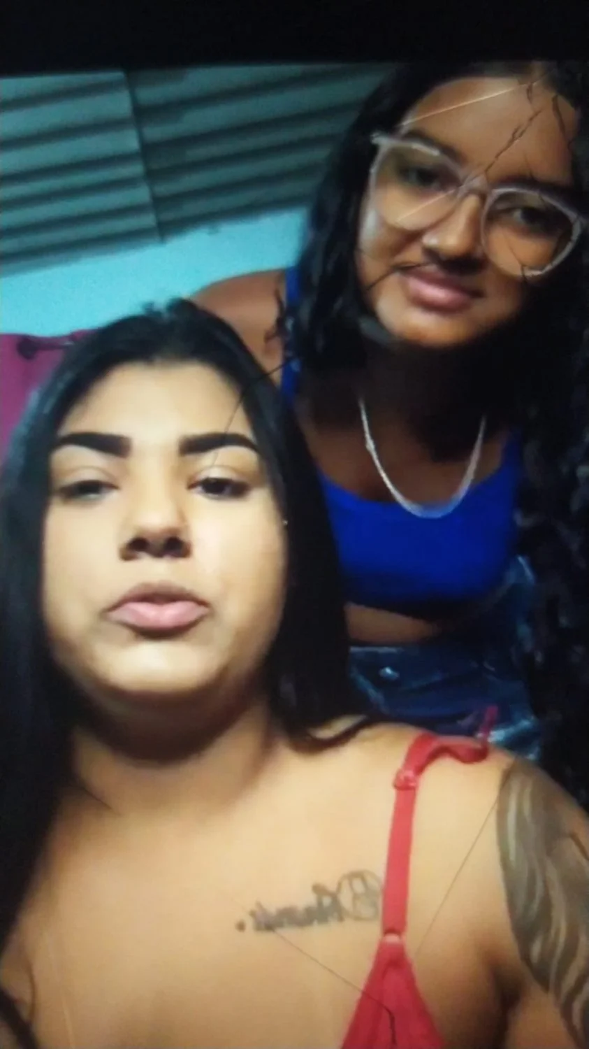 Alguém tem live delas ? main image