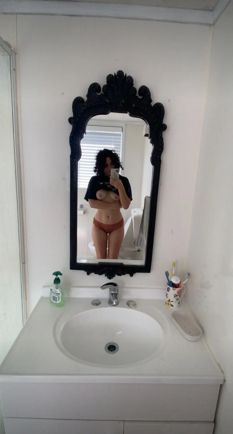 New Zealand slut Kelsea image 5