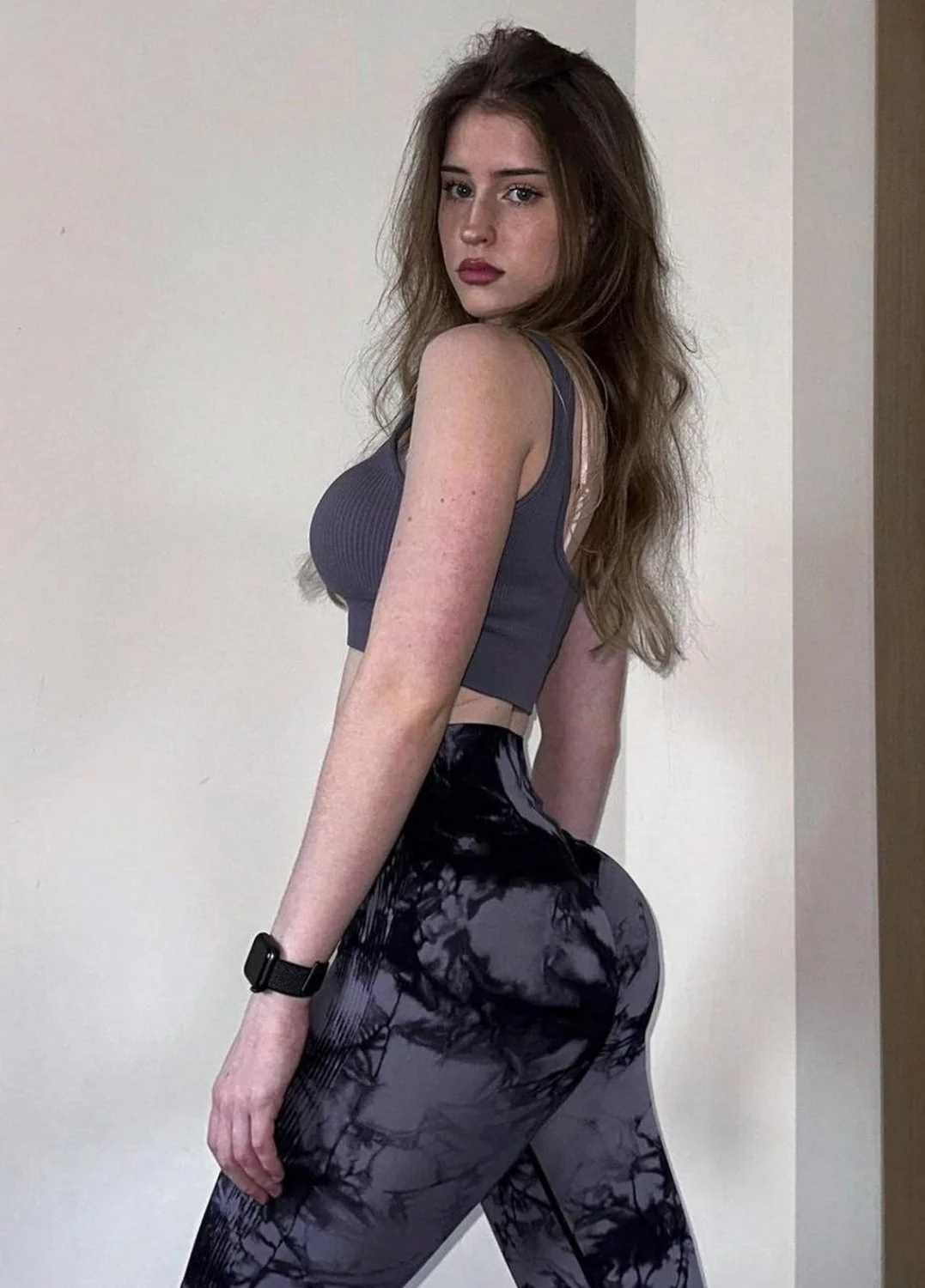 dm her on discord she’s a slut Evie649 main image