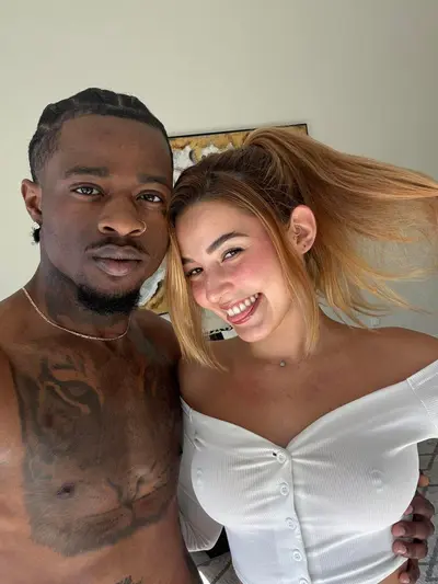 Branca feliz com a piroca preta, alguma dúvida que a ordem mundial negra já começou? cover image