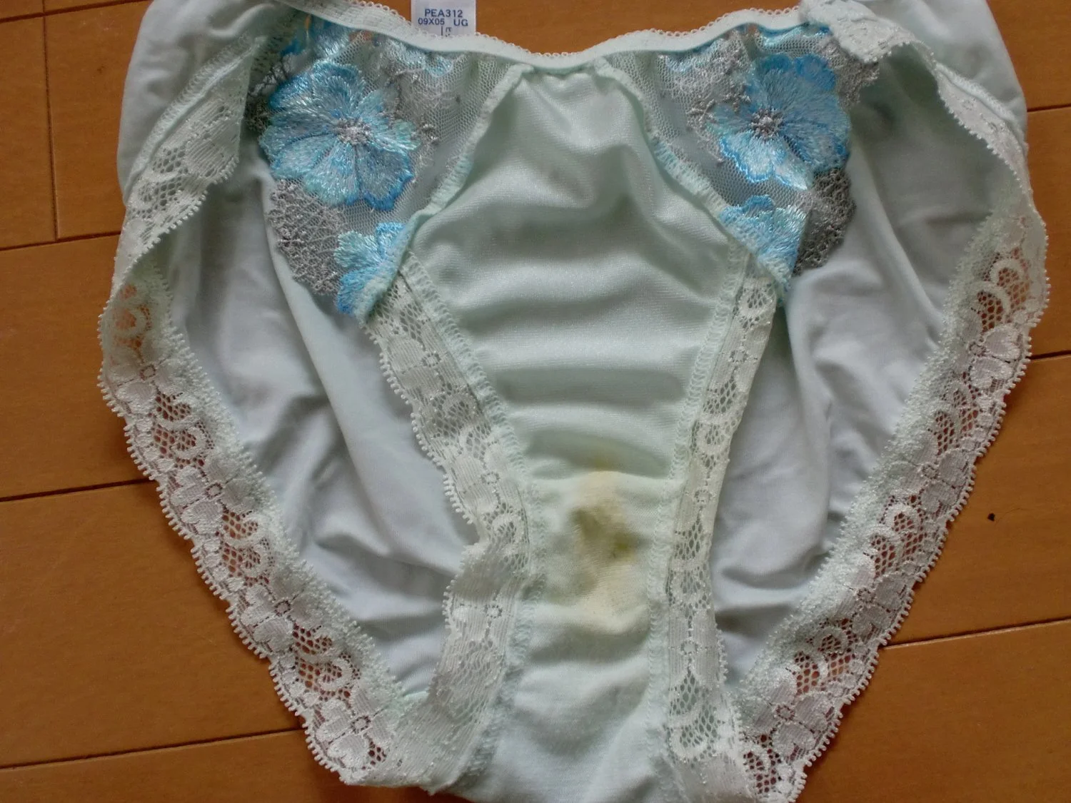 Japanese wife's dirty panties (38yo) image 47