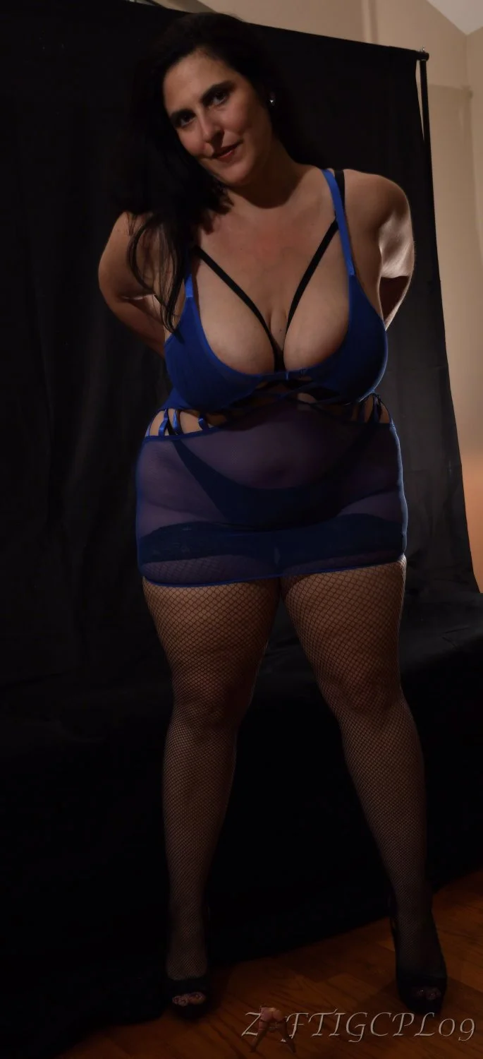 Mature BBW Webslut Mrs. Z shows her big tits and ass in blue mesh chemise image 3