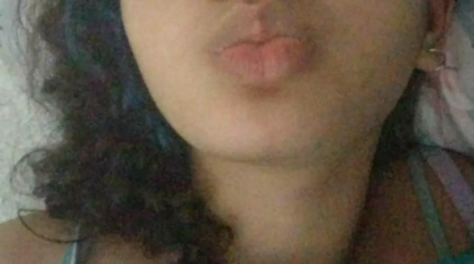 Tem namorado e manda fotos pro professor image 10