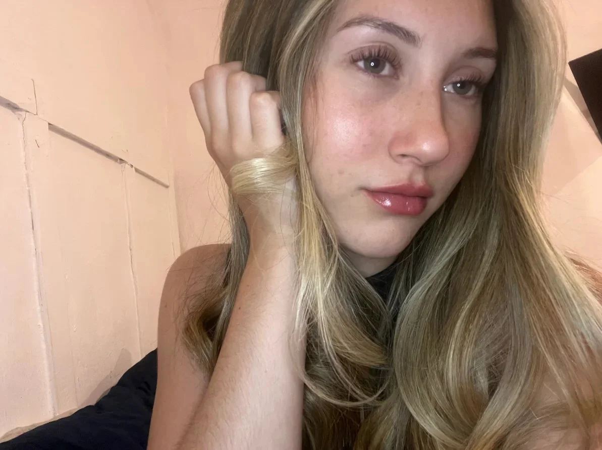 Emily Cute Ass main image