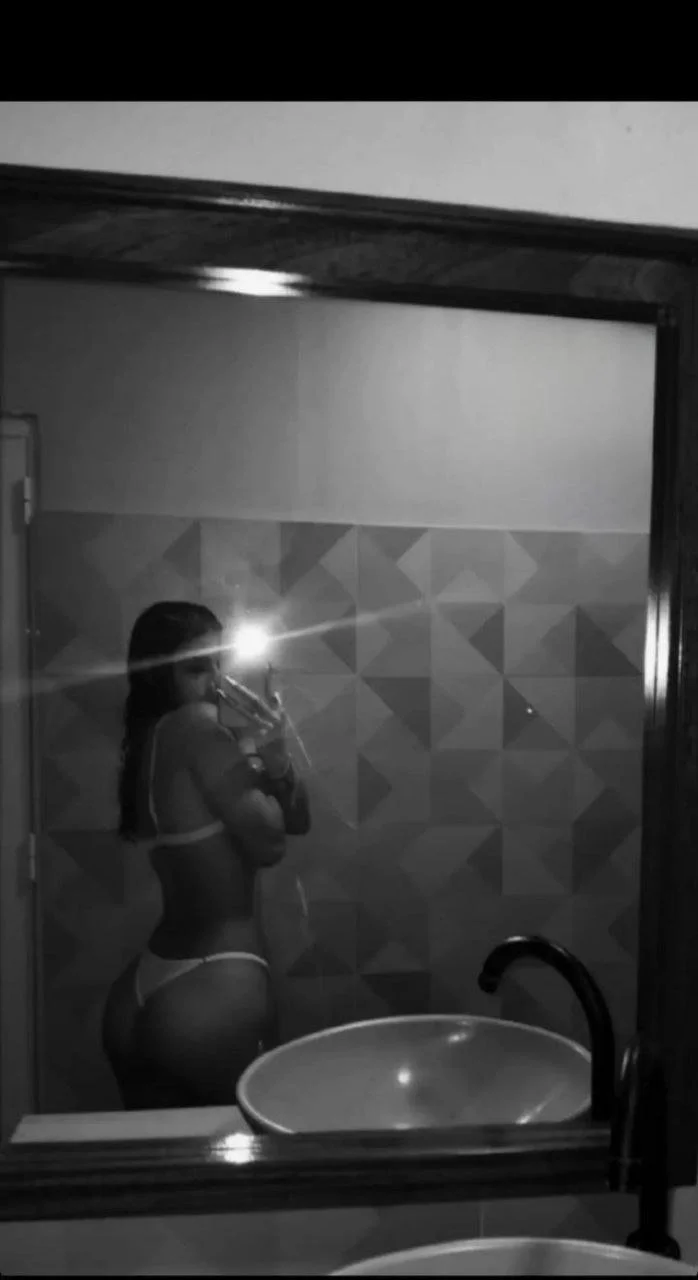 Pendeja culona de ig main image