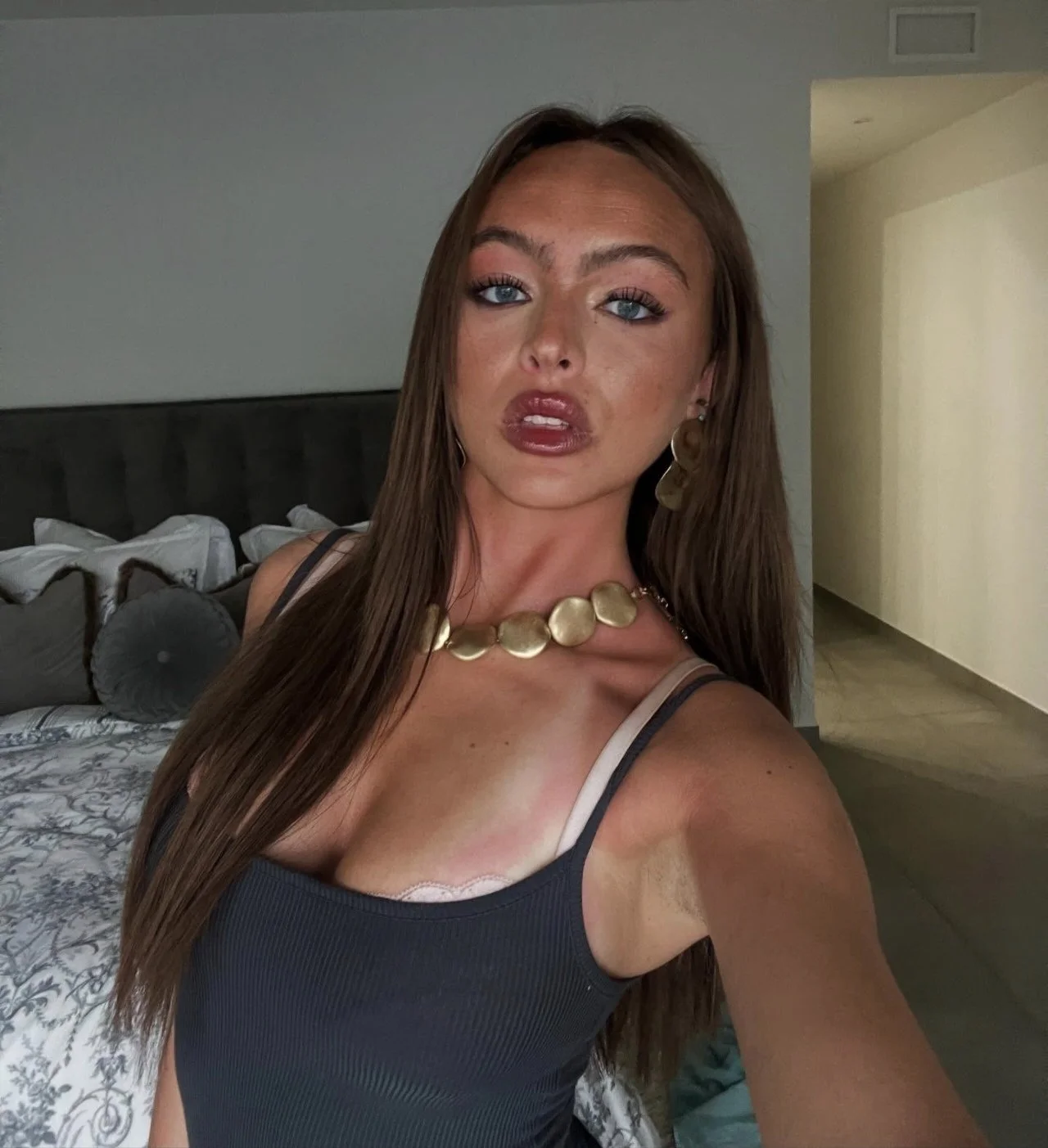 Busty British teen slut Maisie image 4
