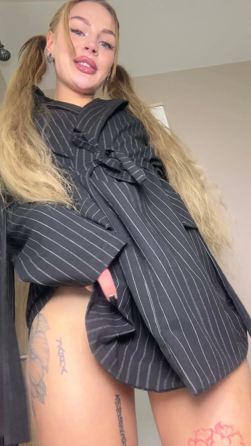 🔞 Sexy perky tits tight fingering pussy naked wet pussy 🍑💦 OF now image 3