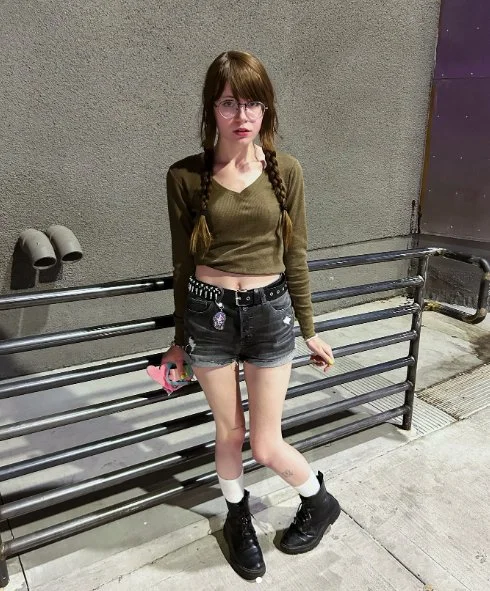 Brunette main image