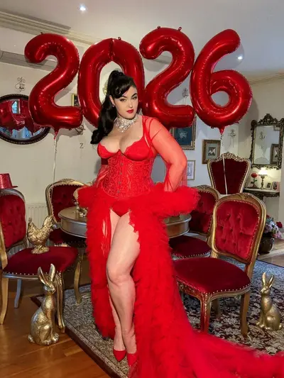 Stefania Ferrario. Deliciosas Bubis 🤤 y Panocha 🥵 Peluda. cover image