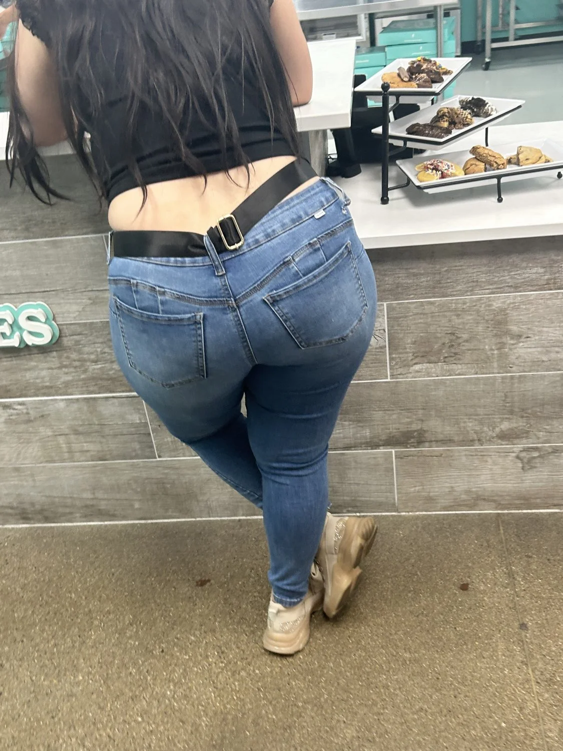 Latina booty in jeans image 7