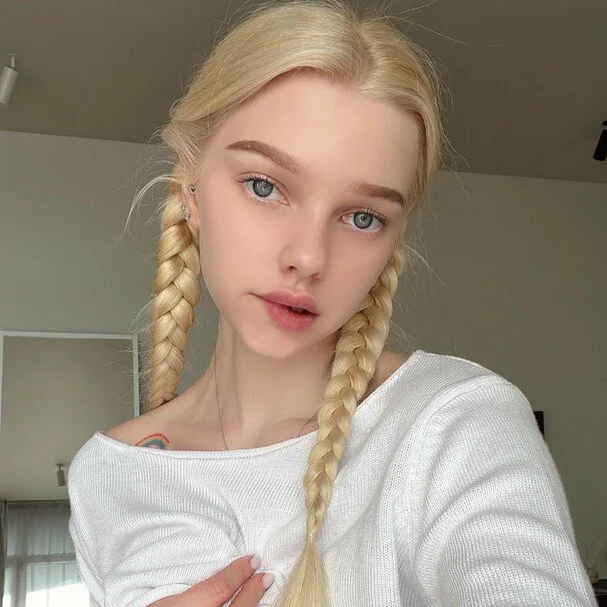 WHlTE•_•VlKKl° image 4
