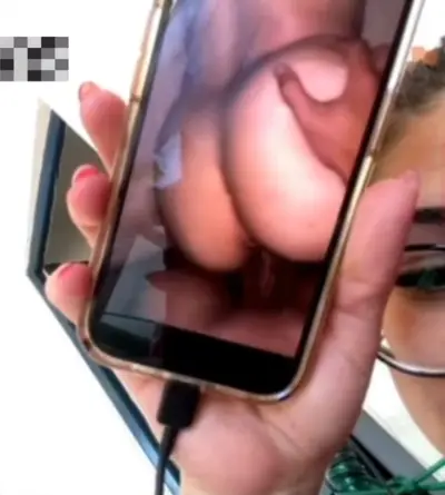 Novinha safada mostrou todos seus vídeos transando pra mim cover image