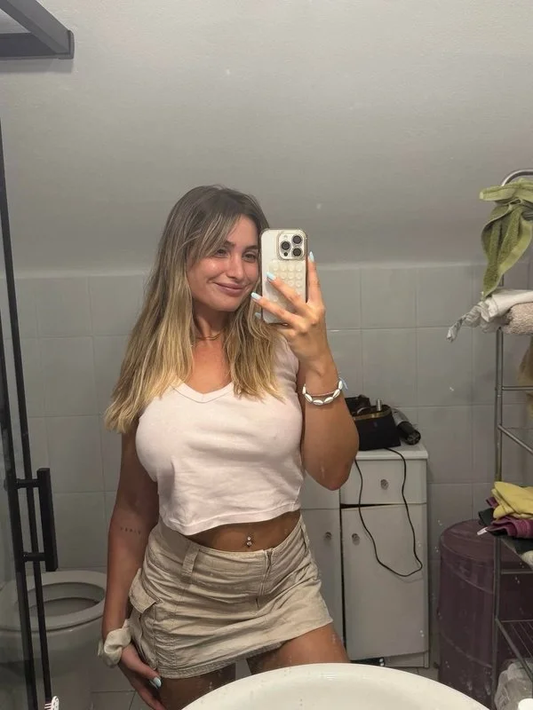 Trola Argentina rubia hermosa con ricas tetas deliciosas nudes main image