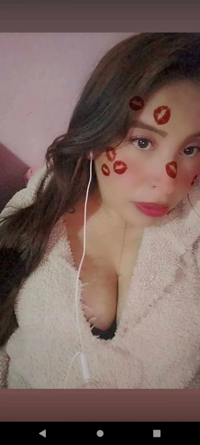 Por dinero se asia del rogar la pendeja pero me tubo que enseñar main image