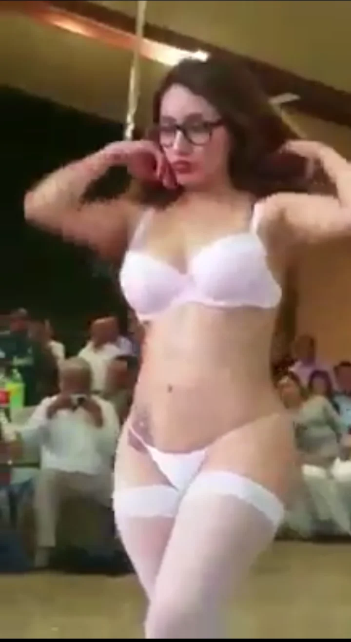 Teibolera bailando. Alguien tiene más videos de ella? image 3