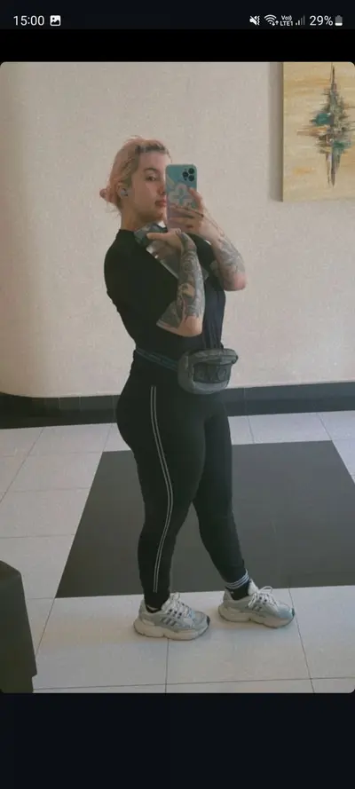 Cada dia q passa ela fica mais gostosa cover image