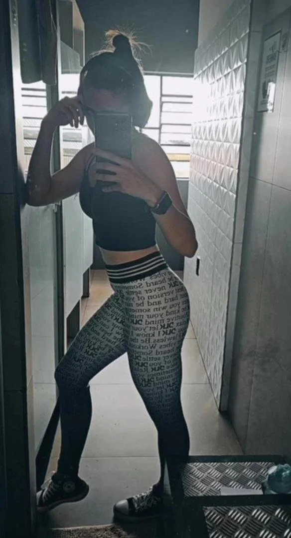 Flagras da casada da academia image 11