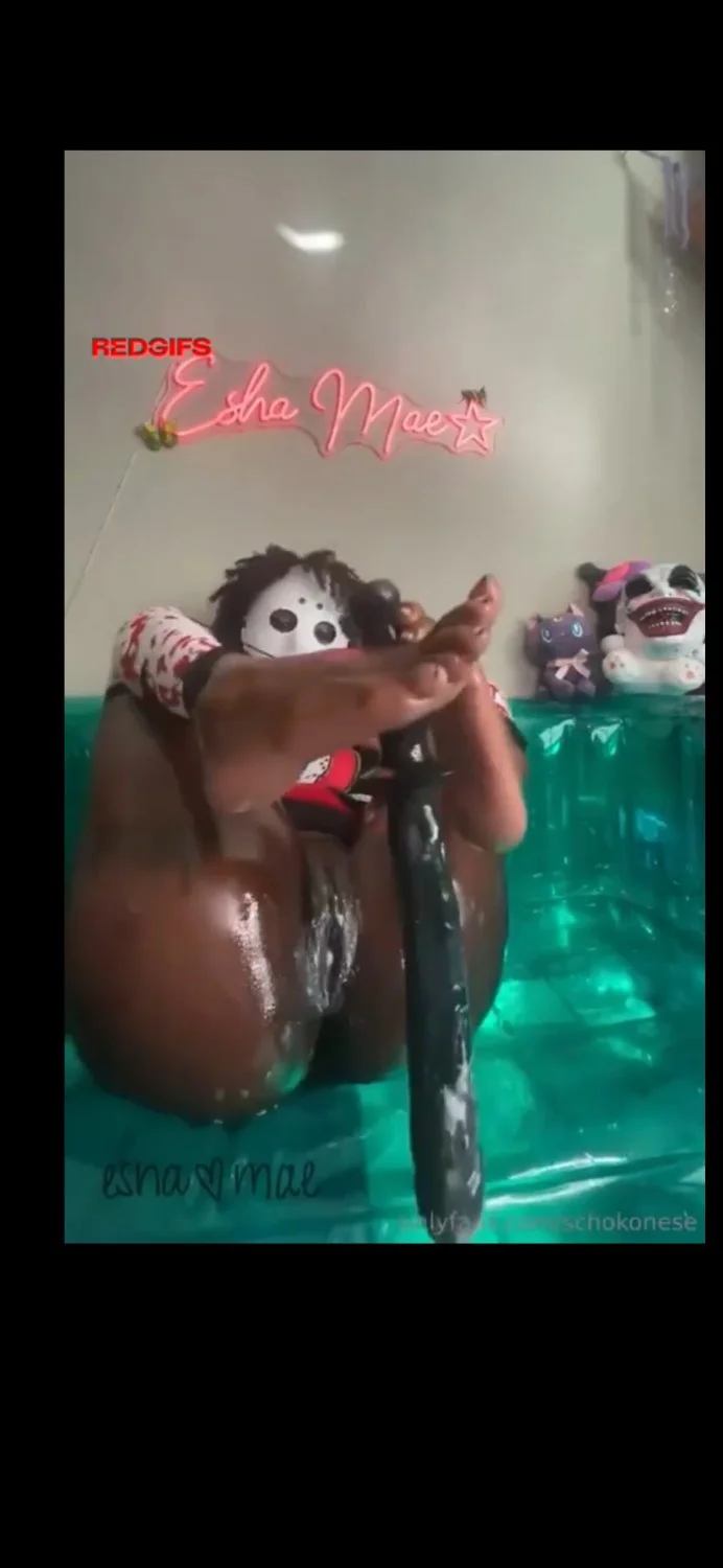 Freaky Ebony playing with her huge toy 🥵🍑🔥 main image