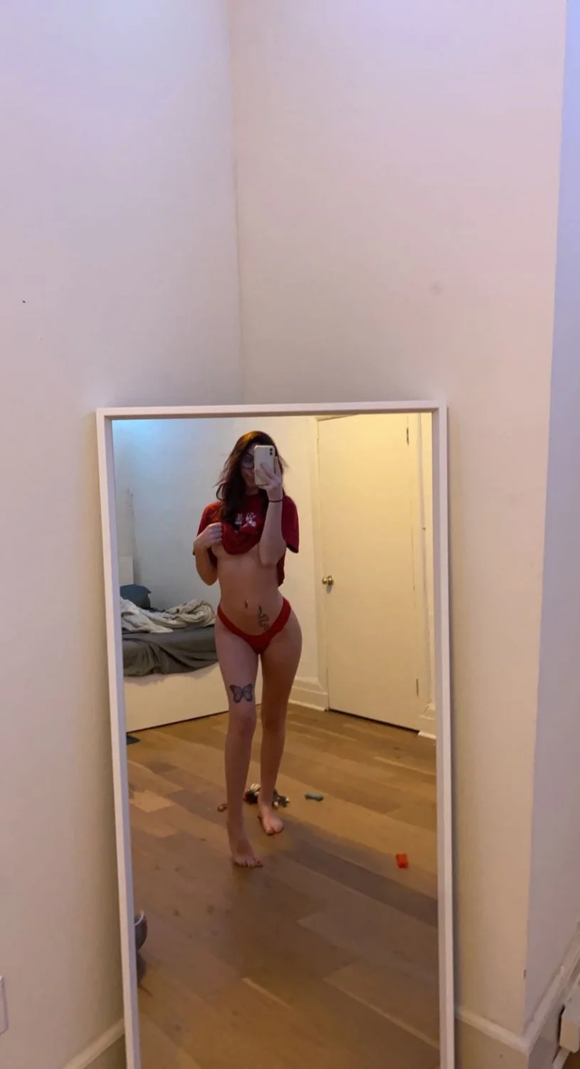 novinha gringa e suas amigas na putaria image 15