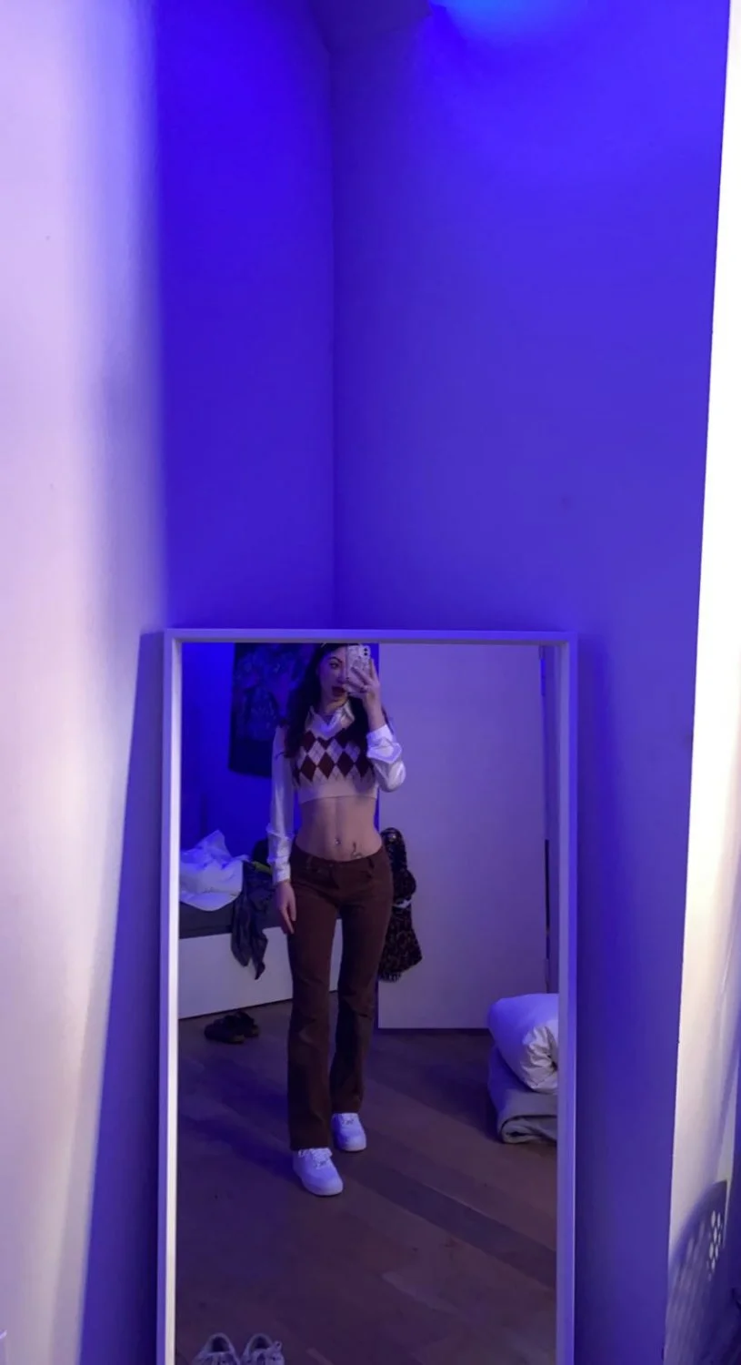 novinha gringa e suas amigas na putaria image 16
