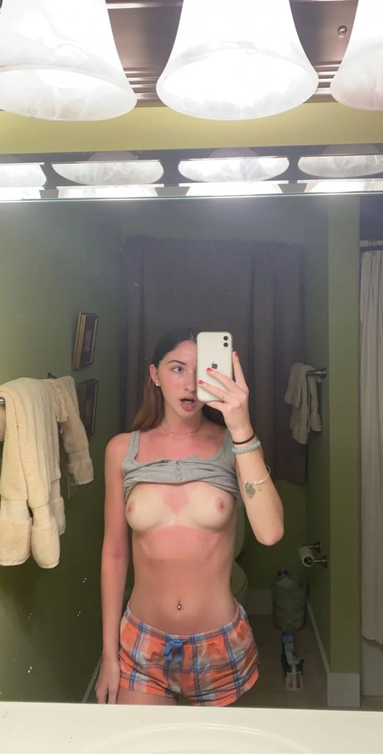 novinha gringa e suas amigas na putaria image 22