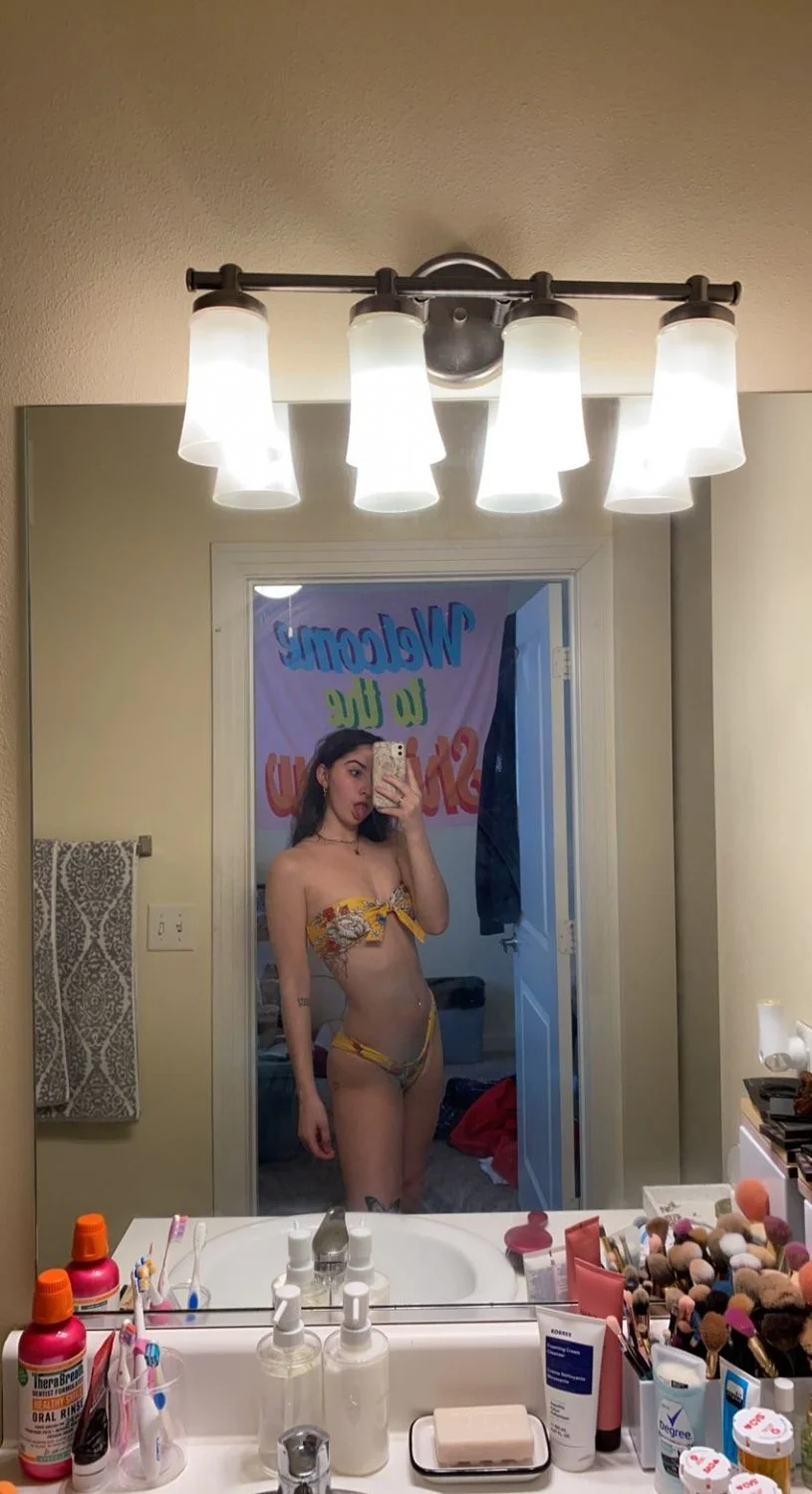 novinha gringa e suas amigas na putaria image 39