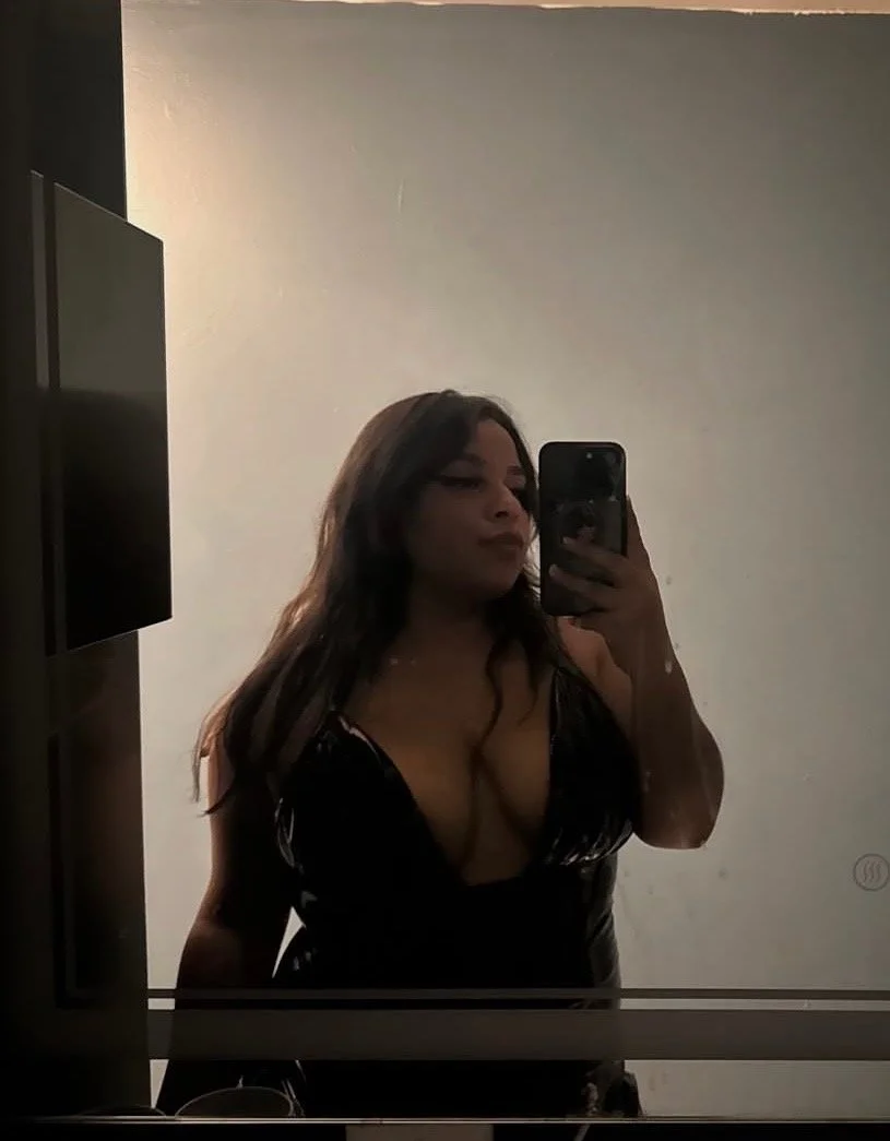 Slutty Chicago milf image 5