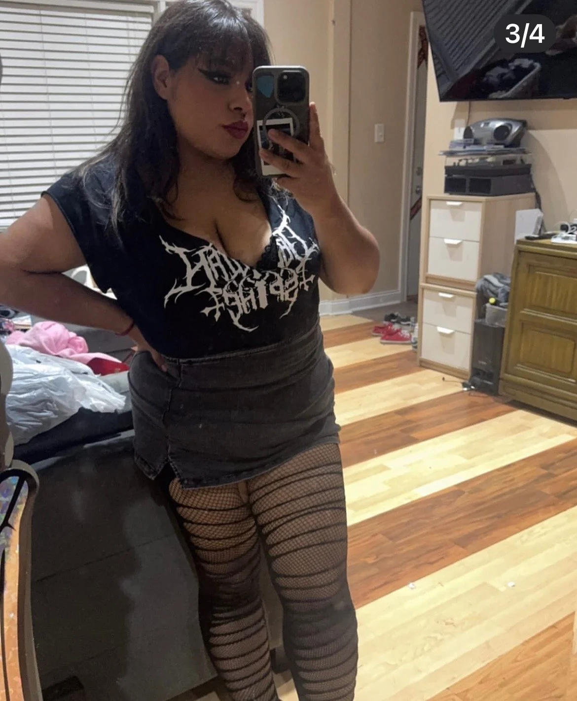 Slutty Chicago milf image 7