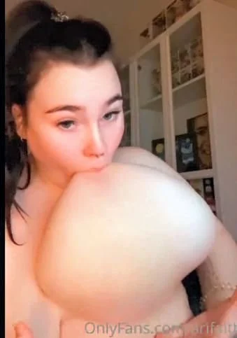 Women Who Suck Their Own Tits Hands-Free image 6