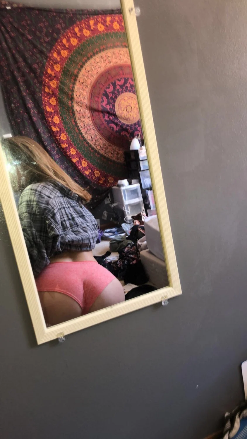 Stolen Sorority Girl phone image 8