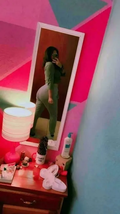 Hermosa de pie a cabeza cover image