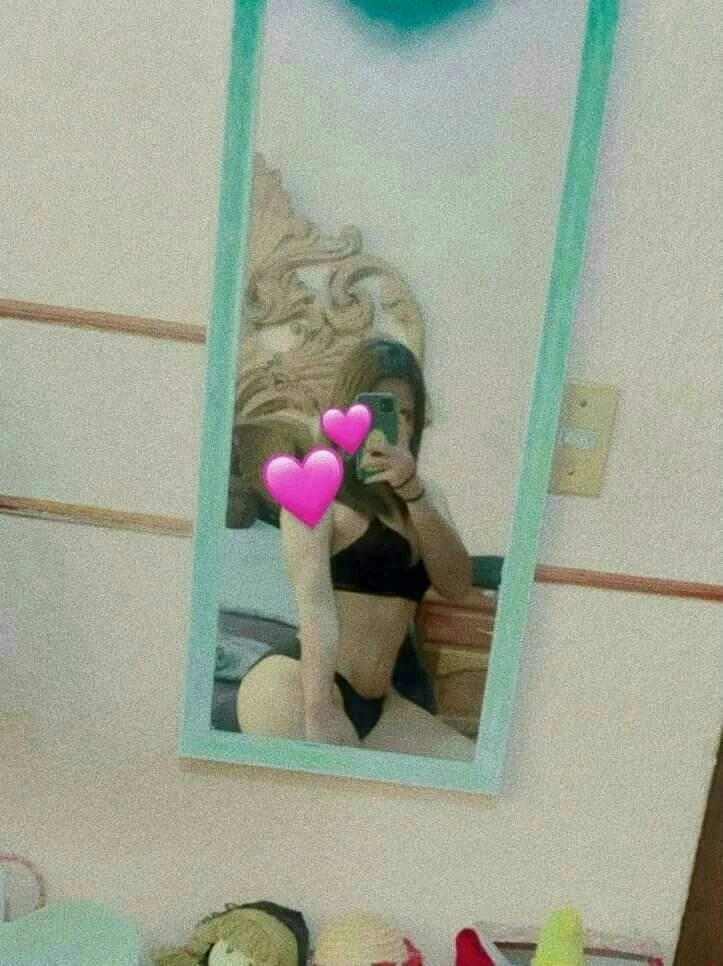 Hermosa de pie a cabeza image 13