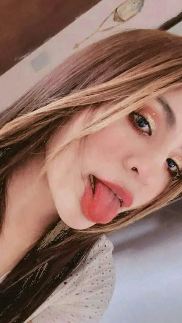 Hermosa de pie a cabeza image 15