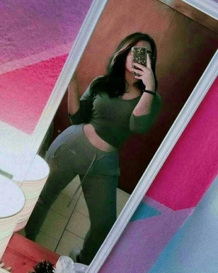 Hermosa de pie a cabeza image 27