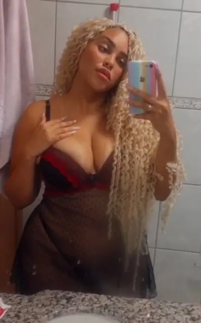 Seguidor quer mostrar a esposa putinha cover image