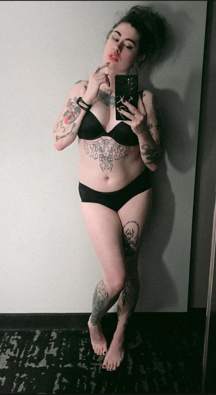 horny alt slut Autumn image 14