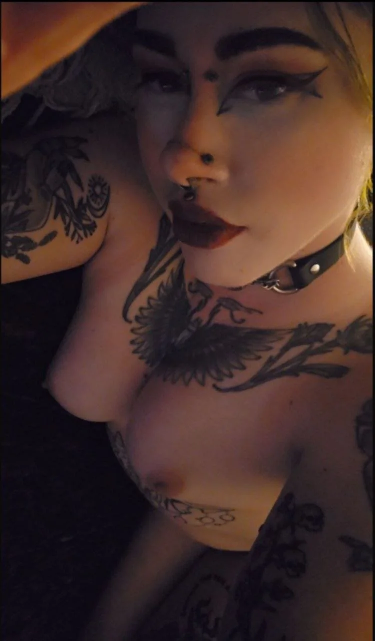 horny alt slut Autumn image 4