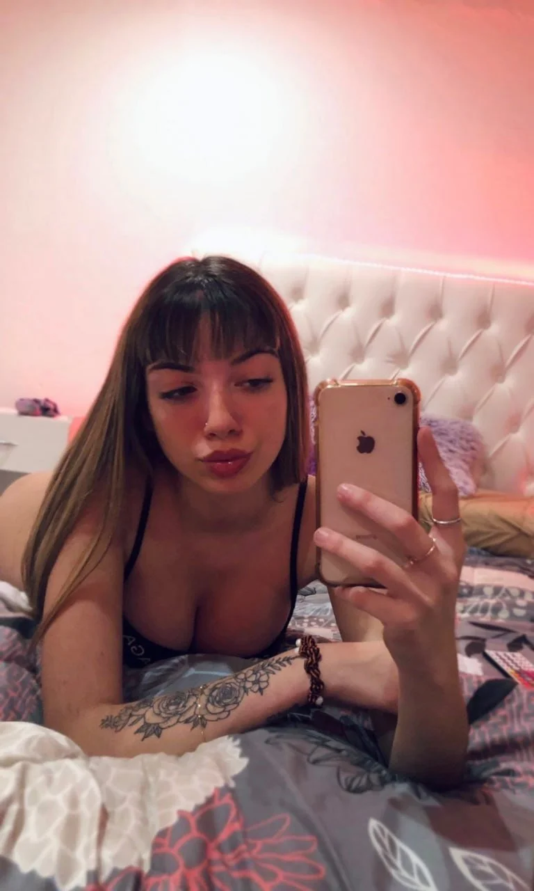 Novinha famosinha de SP caiu na net videos novos vazados da safada uma delicia sentando image 2