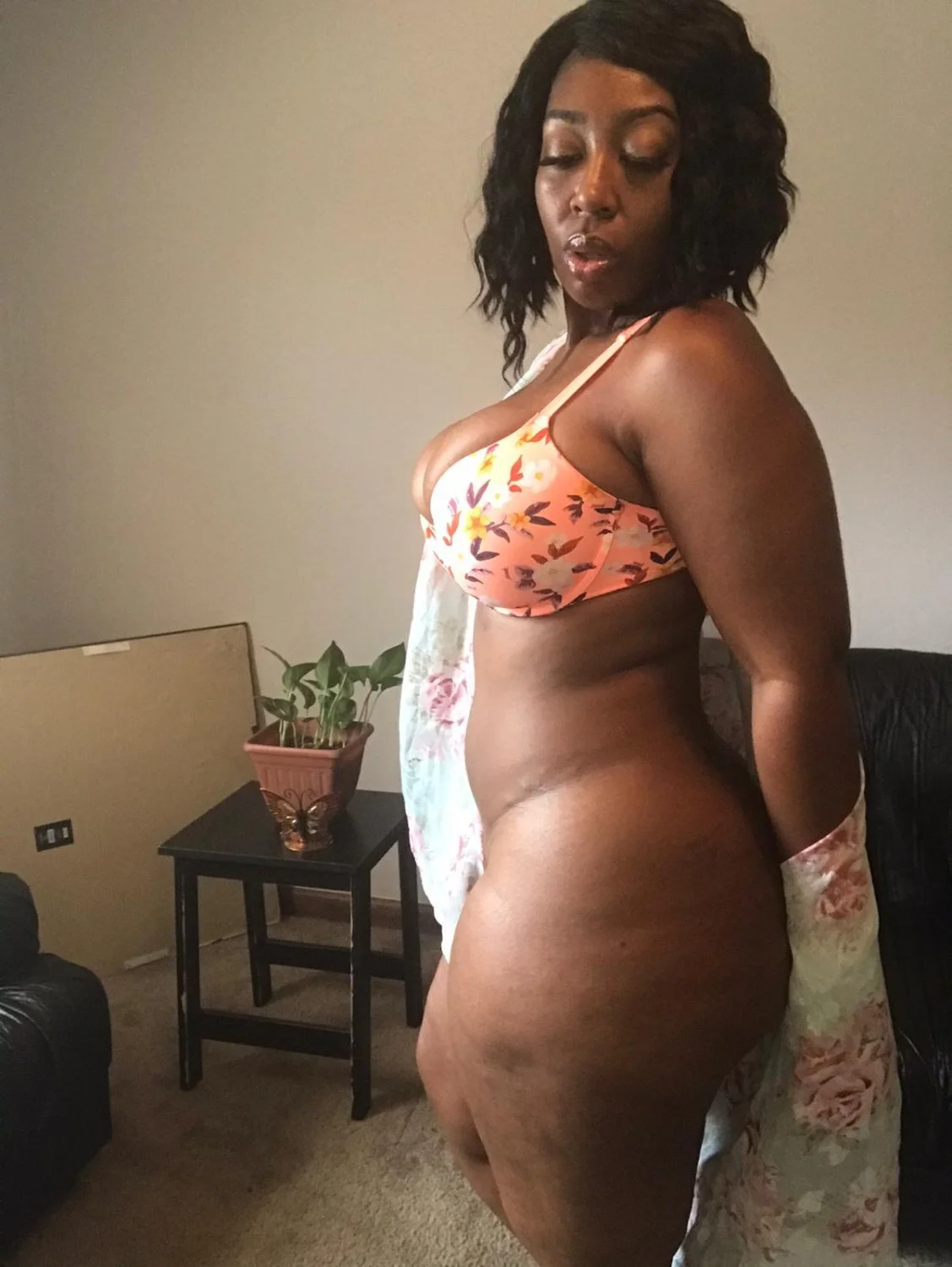 Big Boobs Auntie thick main image