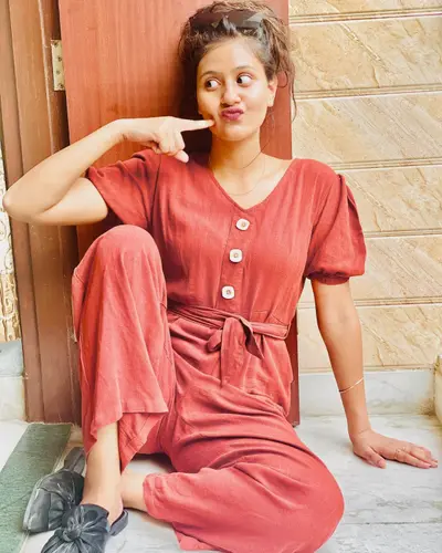 Anjali Arora ‘Da Kaccha Badam’ Scandal (Reloaded) +bold photos & reels collection cover image