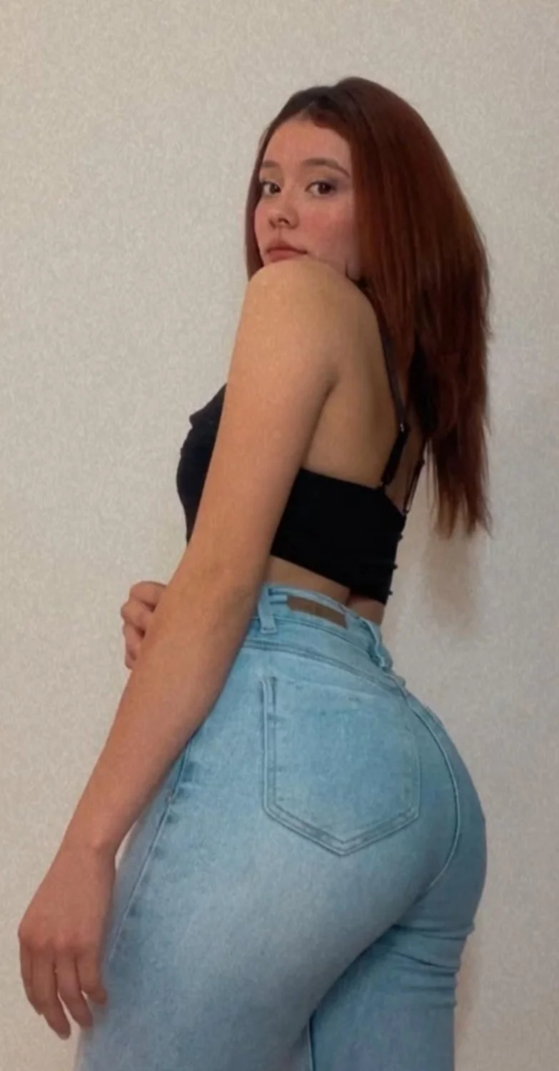 Jovencita gymgirl nalgona y hermosa image 4